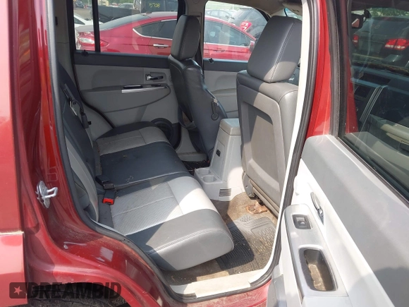 2008 Jeep Liberty Limited z VIN 1J8GN58KX8W270437, wystawiony jako IAAI lot #42473596 z przebiegiem 194 936 mil mil oraz . Historia ofert i sprzedaży dostępna na DreamBid. Obrazek 8.
