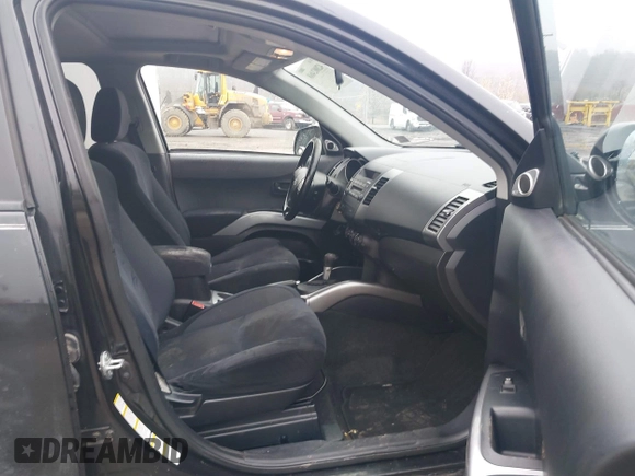 2007 Mitsubishi Outlander LS z VIN JA4MT31X37Z011404, wystawiony jako IAAI lot #42002468 z przebiegiem 154 798 mil mil oraz . Historia ofert i sprzedaży dostępna na DreamBid. Obrazek 5.