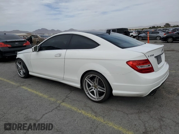 2013 Mercedes-Benz C 350 с VIN WDDGJ5HB6DG052606, выставлен на аукционе Copart как лот 56541495 с пробегом 108 501 миль миль и Списание • Salvage title. История ставок и продаж доступна на DreamBid. Изображение 2.