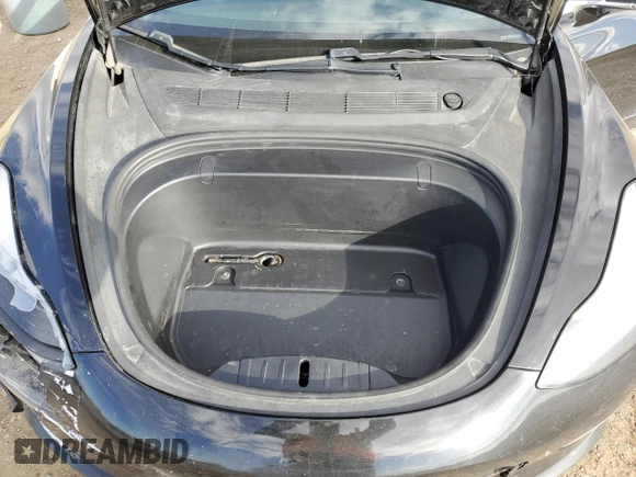 2019 Tesla Model 3 Mid Range z VIN 5YJ3E1EA7KF420025, wystawiony jako Copart lot #56149015 z przebiegiem 253 771 mil mil oraz Szkoda całkowita • Salvage title. Historia ofert i sprzedaży dostępna na DreamBid. Obrazek 11.