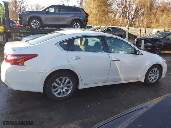 2018 Nissan Altima 2.5 SL with VIN 1N4AL3AP1JC290599, listed as a IAAI auction lot 41011797 with 52,348 mi miles. Bid and sale history available at carsss.com. Image 13.
