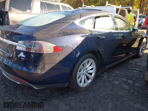 2014 Tesla Model S 60 с VIN 5YJSA1S11EFP32325, выставлен на аукционе IAAI как лот 40823219 с пробегом 47 911 миль миль и . История ставок и продаж доступна на DreamBid. Изображение 4.