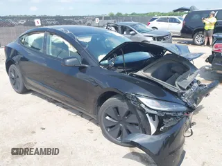 2025 Tesla Model 3 Long Range z VIN 5YJ3E1EB0SF919659, wystawiony jako IAAI lot #42128333 z przebiegiem 2 068 mil mil oraz . Historia ofert i sprzedaży dostępna na DreamBid. Obrazek 1.