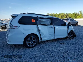 2018 Toyota Sienna SE with VIN 5TDXZ3DC4JS924062, listed as a Copart auction lot 50197695 with Not provided miles and Non repairable. Bid and sale history available at DreamBid. Image 3.