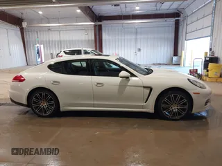 2016 Porsche Panamera 4 z VIN WP0AA2A71GL000087, wystawiony jako IAAI lot #41435476 z przebiegiem 103 537 mil mil oraz . Historia ofert i sprzedaży dostępna na DreamBid. Obrazek 13.