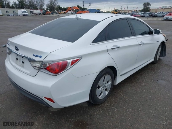 2012 Hyundai Sonata Hybrid with VIN KMHEC4A48CA047194, listed as a IAAI auction lot 41762584 with 177,478 mi miles. Bid and sale history available at carsss.com. Image 4.