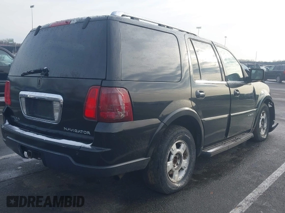 2005 Lincoln Navigator Luxury with VIN 5LMFU28535LJ11344, listed as a IAAI auction lot 41469627 with 177,036 mi miles. Bid and sale history available at carsss.com. Image 4.