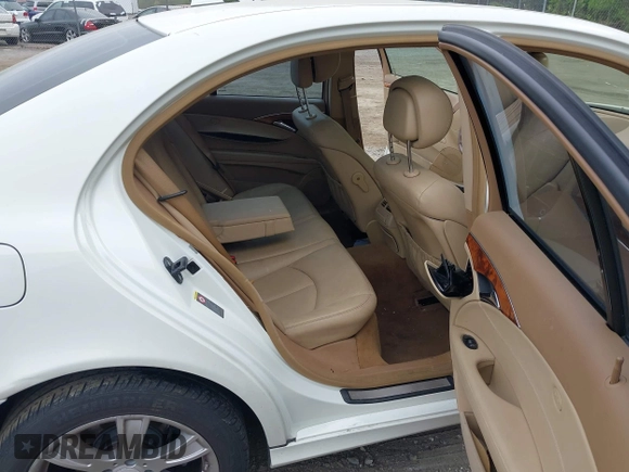 2009 Mercedes-Benz E Luxury 3.5L with VIN WDBUF87X59B426574, listed as a IAAI auction lot 42071063 with 135,622 mi miles. Bid and sale history available at carsss.com. Image 8.