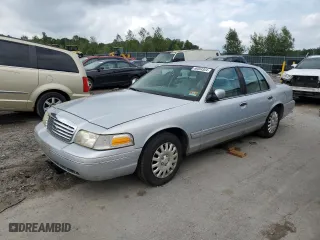 2000 Ford Crown Victoria with VIN 2FAFP73W6YX117101, listed as a Copart auction lot 66004304 with 124,011 mi miles and Clean Title. Bid and sale history available at carsss.com. Image 1.