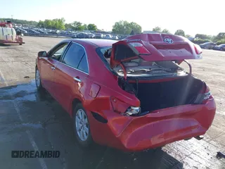 2007 Toyota Camry CE z VIN 4T1BE46K17U137909, wystawiony jako IAAI lot #41988503 z przebiegiem 244 703 mil mil oraz . Historia ofert i sprzedaży dostępna na DreamBid. Obrazek 3.