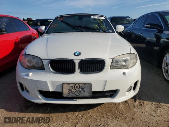 2013 BMW 1 Series 128i z VIN WBAUL7C54DVU10072, wystawiony jako Copart lot #73754044 z przebiegiem Nie podano mil oraz Nie do naprawy • Non repairable. Historia ofert i sprzedaży dostępna na DreamBid. Obrazek 5.