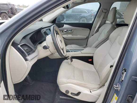 2021 Volvo XC90 Momentum z VIN YV4102CK1M1715623, wystawiony jako Copart lot #45791465 z przebiegiem 54 152 mil mil oraz Szkoda całkowita • Salvage title. Historia ofert i sprzedaży dostępna na DreamBid. Obrazek 7.