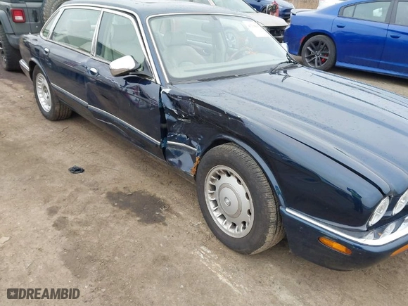 1998 Jaguar XJ Series Sedan Vanden Plas with VIN SAJKX6246WC832202, listed as a IAAI auction lot 41218807 with NaN miles. Bid and sale history available at carsss.com. Image 6.