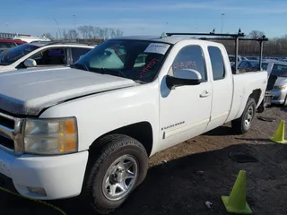 2009 Chevrolet Silverado 1500 LTZ with VIN 1GCEK39079Z114929, listed as a IAAI auction lot 41494959 with 305,078 mi miles. Bid and sale history available at carsss.com. Image 2.