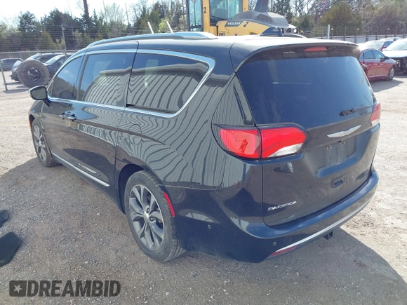 2017 Chrysler Pacifica Limited z VIN 2C4RC1GG7HR545265, wystawiony jako IAAI lot #41881441 z przebiegiem 165 786 mil mil oraz . Historia ofert i sprzedaży dostępna na DreamBid. Obrazek 3.
