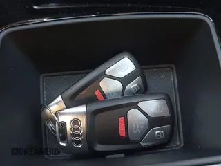 2023 Audi Q5 S line Premium Plus z VIN WA1EAAFY5P2133268, wystawiony jako IAAI lot #42043262 z przebiegiem 21 664 mil mil oraz . Historia ofert i sprzedaży dostępna na DreamBid. Obrazek 11.