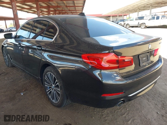 2019 BMW 5 Series 530i z VIN WBAJA5C52KWW20562, wystawiony jako IAAI lot #42075298 z przebiegiem Nie podano mil oraz . Historia ofert i sprzedaży dostępna na DreamBid. Obrazek 3.