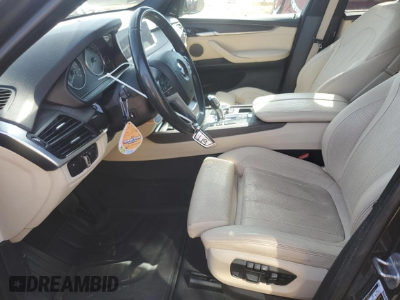 2017 BMW X5 xDrive50i z VIN 5UXKR6C38H0U13320, wystawiony jako Copart lot #48004895 z przebiegiem 84 307 mil mil oraz Szkoda całkowita • Salvage title. Historia ofert i sprzedaży dostępna na DreamBid. Obrazek 7.