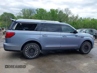 2021 Lincoln Navigator Black Label z VIN 5LMJJ3TT9MEL04485, wystawiony jako IAAI lot #42076087 z przebiegiem 69 704 mil mil oraz . Historia ofert i sprzedaży dostępna na DreamBid. Obrazek 13.