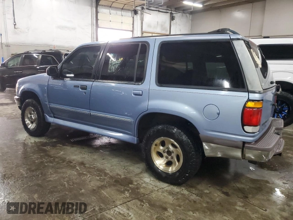 1997 Ford Explorer XLT with VIN 1FMDU35P8VZB98855, listed as a Copart auction lot 44594105 with 210,155 mi miles and Salvage title. Bid and sale history available at DreamBid. Image 2.