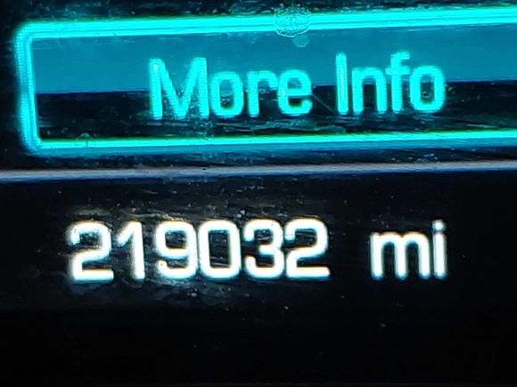 2019 Chevrolet Traverse LT Cloth with VIN 1GNERGKW2KJ129139, listed as a IAAI auction lot 41483057 with 219,032 mi miles. Bid and sale history available at carsss.com. Image 15.