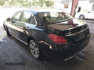 2021 Mercedes-Benz C 300 z VIN W1KWF8EB2MR642843, wystawiony jako IAAI lot #42167645 z przebiegiem 50 435 mil mil oraz . Historia ofert i sprzedaży dostępna na DreamBid. Obrazek 3.