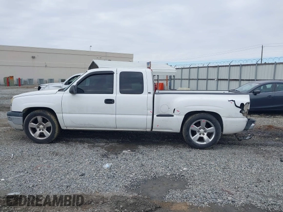 2005 Chevrolet Silverado 1500 z VIN 1GCEC19T65Z179681, wystawiony jako IAAI lot #41423413 z przebiegiem 267 006 mil mil oraz . Historia ofert i sprzedaży dostępna na DreamBid. Obrazek 14.
