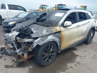 2021 Infiniti QX50 Autograph z VIN 3PCAJ5DA4MF113958, wystawiony jako IAAI lot #42487133 z przebiegiem 59 729 mil mil oraz . Historia ofert i sprzedaży dostępna na DreamBid. Obrazek 2.