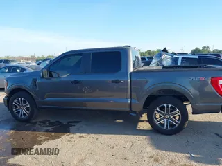 2023 Ford F-150 XL z VIN 1FTEW1CPXPKF85106, wystawiony jako IAAI lot #42818290 z przebiegiem 10 234 mil mil oraz . Historia ofert i sprzedaży dostępna na DreamBid. Obrazek 14.