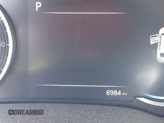 2024 Genesis GV80 z VIN KMUHCESC6RU160904, wystawiony jako IAAI lot #40675389 z przebiegiem 6 984 mil mil oraz . Historia ofert i sprzedaży dostępna na DreamBid. Obrazek 16.