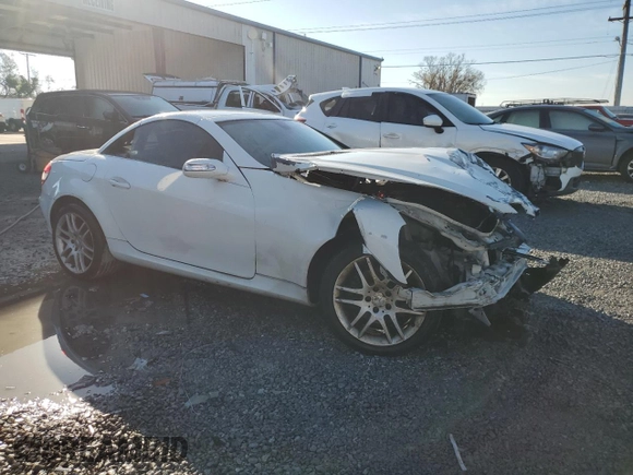 2007 Mercedes-Benz SLK-Class 3.0L with VIN WDBWK54FX7F151062, listed as a Copart auction lot 43152695 with 139,393 mi miles and Salvage Title. Bid and sale history available at carsss.com. Image 4.