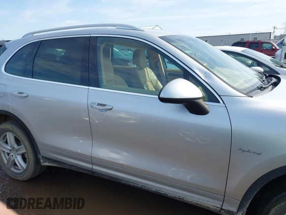 2011 Porsche Cayenne S Hybrid with VIN WP1AE2A20BLA91823, listed as a IAAI auction lot 41919847 with 190,623 mi miles. Bid and sale history available at carsss.com. Image 13.