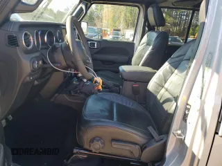 2023 Jeep Wrangler Sahara z VIN 1C4JJXP66PW703050, wystawiony jako Copart lot #53637455 z przebiegiem 7 525 mil mil oraz Czysty tytuł • Clean title. Historia ofert i sprzedaży dostępna na DreamBid. Obrazek 7.