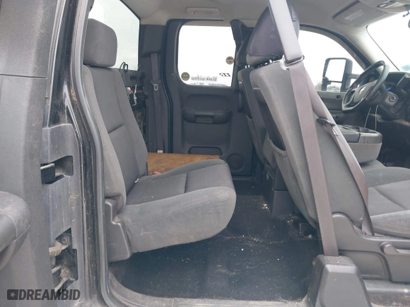 2009 Chevrolet Silverado 1500 LT with VIN 2GCEK29J991112885, listed as a IAAI auction lot 41632179 with 180,557 mi miles. Bid and sale history available at carsss.com. Image 8.