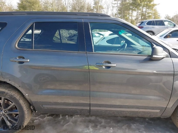 2017 Ford Explorer XLT with VIN 1FM5K8DH5HGE31723, listed as a IAAI auction lot 41661136 with 85,263 mi miles. Bid and sale history available at carsss.com. Image 14.