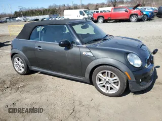2015 MINI Convertible S z VIN WMWZP3C52FT708928, wystawiony jako Copart lot #49580345 z przebiegiem 62 342 mil mil oraz Czysty tytuł • Clean title. Historia ofert i sprzedaży dostępna na DreamBid. Obrazek 4.