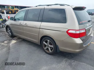 2007 Honda Odyssey Touring z VIN 5FNRL38867B076568, wystawiony jako IAAI lot #42355334 z przebiegiem 211 726 mil mil oraz . Historia ofert i sprzedaży dostępna na DreamBid. Obrazek 3.