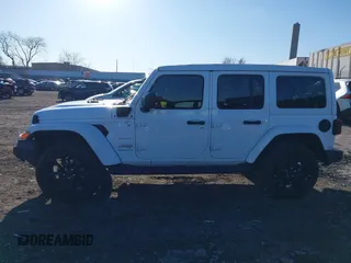 2023 Jeep Wrangler Sahara z VIN 1C4JJXP6XPW579817, wystawiony jako IAAI lot #41740203 z przebiegiem 19 716 mil mil oraz . Historia ofert i sprzedaży dostępna na DreamBid. Obrazek 14.