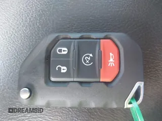2021 Jeep Gladiator Rubicon z VIN 1C6JJTBG9ML592538, wystawiony jako IAAI lot #42206035 z przebiegiem 37 945 mil mil oraz . Historia ofert i sprzedaży dostępna na DreamBid. Obrazek 11.