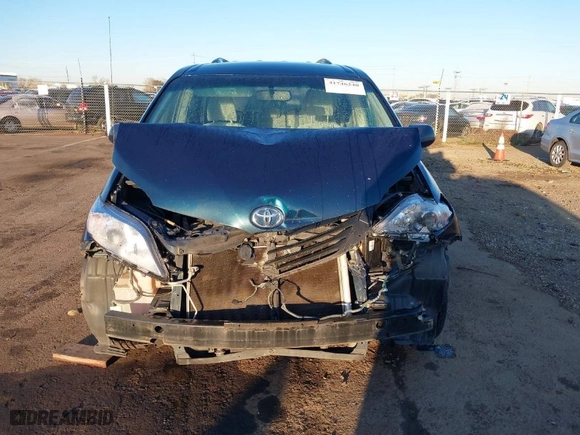 2011 Toyota Sienna LE AAS with VIN 5TDKK3DC3BS151732, listed as a IAAI auction lot 41746240 with 273,434 mi miles. Bid and sale history available at carsss.com. Image 12.
