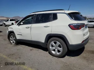 2020 Jeep Compass Latitude z VIN 3C4NJCBB6LT141472, wystawiony jako Copart lot #55794985 z przebiegiem Nie podano mil oraz Szkoda całkowita • Salvage title. Historia ofert i sprzedaży dostępna na DreamBid. Obrazek 2.