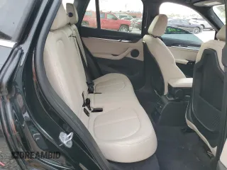 2020 BMW X1 xDrive28i z VIN WBXJG9C00L5P53912, wystawiony jako Copart lot #47926425 z przebiegiem 73 020 mil mil oraz Nie do naprawy • Non repairable. Historia ofert i sprzedaży dostępna na DreamBid. Obrazek 10.
