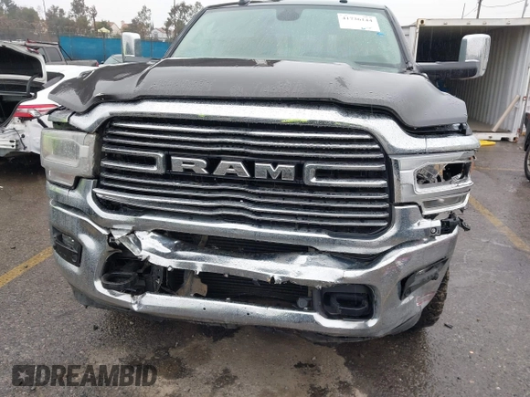2022 Ram 2500 Laramie z VIN 3C6UR5FL2NG243857, wystawiony jako IAAI lot #41736144 z przebiegiem 58 474 mil mil oraz . Historia ofert i sprzedaży dostępna na DreamBid. Obrazek 6.