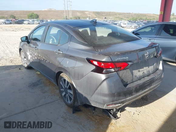 2024 Nissan Versa SV z VIN 3N1CN8EV1RL877648, wystawiony jako IAAI lot #42211446 z przebiegiem 13 477 mil mil oraz . Historia ofert i sprzedaży dostępna na DreamBid. Obrazek 3.