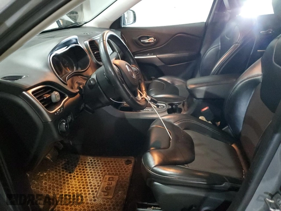 2019 Jeep Cherokee Latitude Plus с VIN 1C4PJMLB0KD398399, выставлен на аукционе Copart как лот 45468265 с пробегом 74 870 миль миль и Списание • Salvage title. История ставок и продаж доступна на DreamBid. Изображение 7.