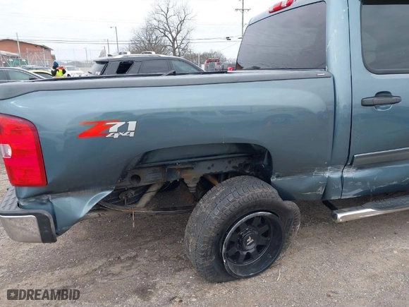 2010 Chevrolet Silverado 1500 LT with VIN 3GCRKSE38AG195486, listed as a IAAI auction lot 41589217 with 188,736 mi miles. Bid and sale history available at carsss.com. Image 6.