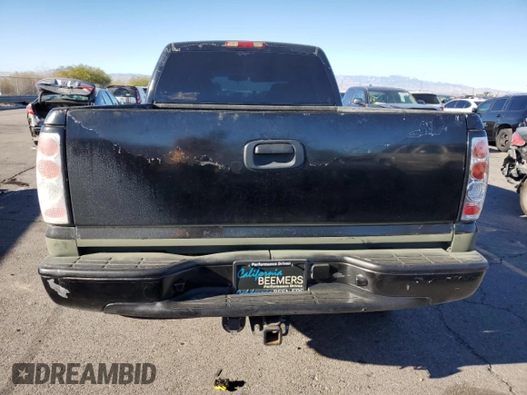 2001 Chevrolet Silverado 1500HD LS z VIN 1GCGC13U11F200328, wystawiony jako Copart lot #79548524 z przebiegiem 225 971 mil mil oraz Szkoda całkowita • Salvage title. Historia ofert i sprzedaży dostępna na DreamBid. Obrazek 6.