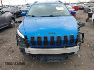 2018 Jeep Cherokee Latitude Tech Connect z VIN 1C4PJLCB0JD595520, wystawiony jako IAAI lot #42020413 z przebiegiem 79 910 mil mil oraz . Historia ofert i sprzedaży dostępna na DreamBid. Obrazek 13.