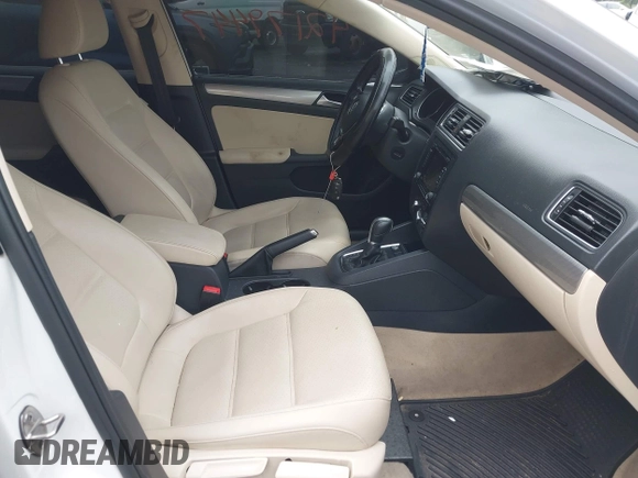 2015 Volkswagen Jetta SE with VIN 3VWD17AJ5FM305415, listed as a IAAI auction lot 42179447 with 154,535 mi miles and . Bid and sale history available at DreamBid. Image 5.
