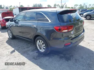2019 Kia Sorento LX with VIN 5XYPG4A32KG538030, listed as a IAAI auction lot 41628882 with 120,392 mi miles. Bid and sale history available at carsss.com. Image 3.